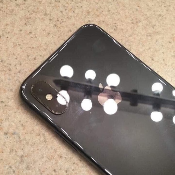 iPhone X - Picture 2 of 4